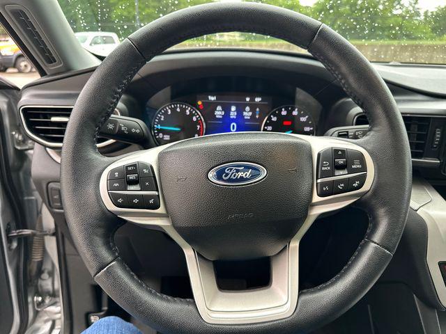 Photo of 2023 Iconic Silver Metallic Ford Explorer