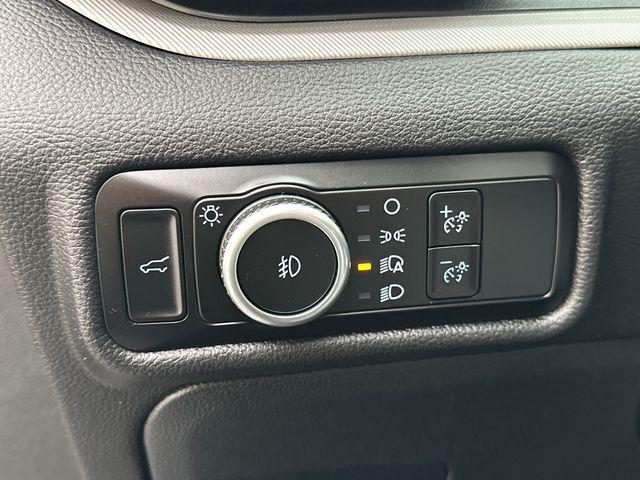 Photo of 2023 Iconic Silver Metallic Ford Explorer