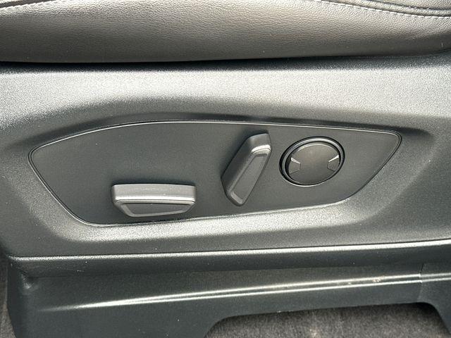 Photo of 2023 Iconic Silver Metallic Ford Explorer