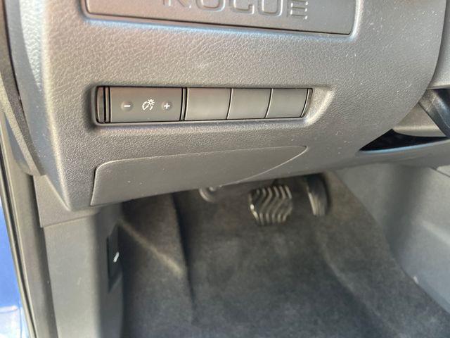 Photo of 2022 Caspian Blue Metallic Nissan Rogue