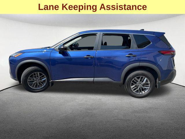 Photo of 2022 Caspian Blue Metallic Nissan Rogue