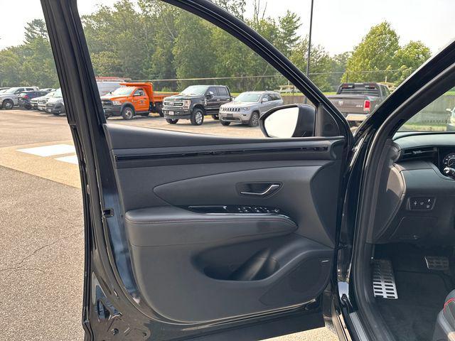 Photo of 2024 Black Pearl Hyundai TUCSON Hybrid