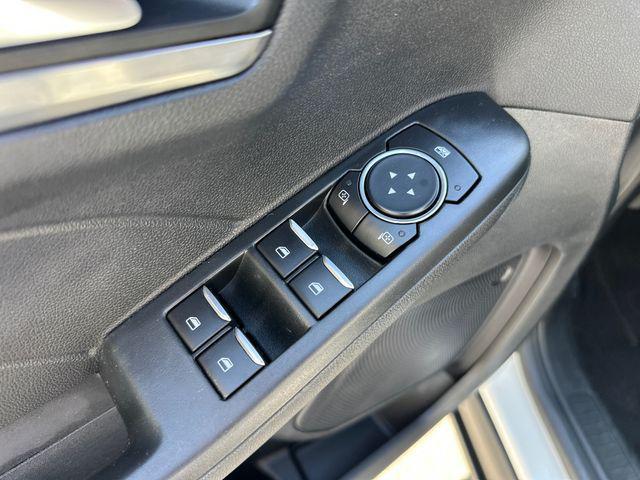Photo of 2022 Oxford White Ford Escape