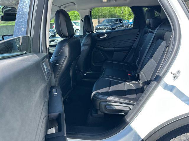 Photo of 2022 Oxford White Ford Escape