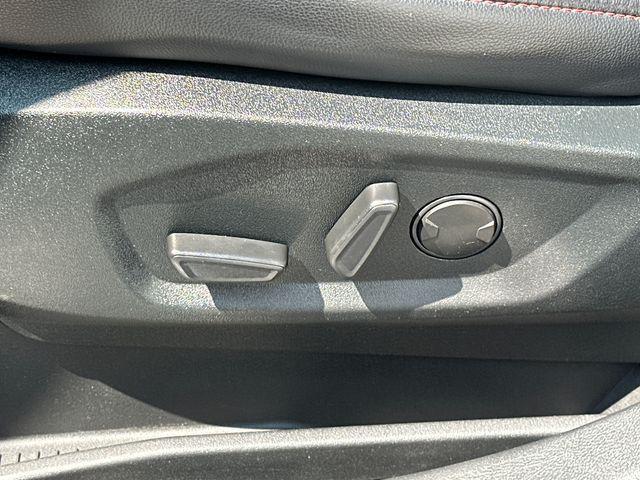 Photo of 2022 Agate Black Metallic Ford Edge