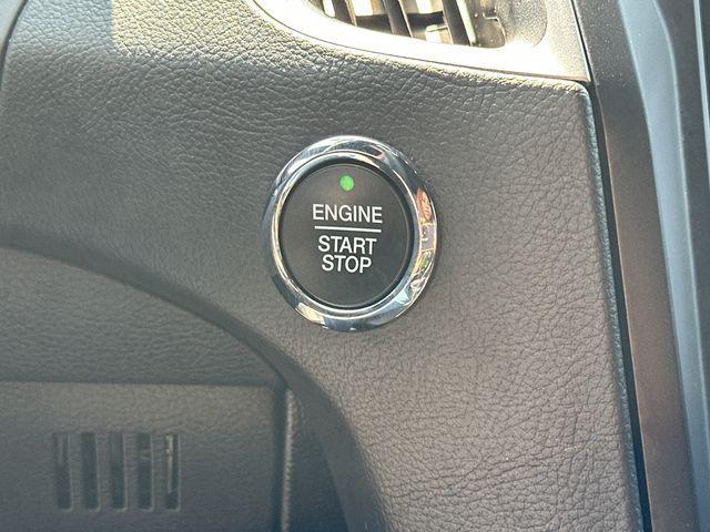 Photo of 2022 Agate Black Metallic Ford Edge