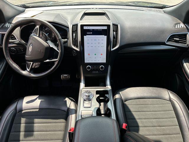 Photo of 2022 Agate Black Metallic Ford Edge