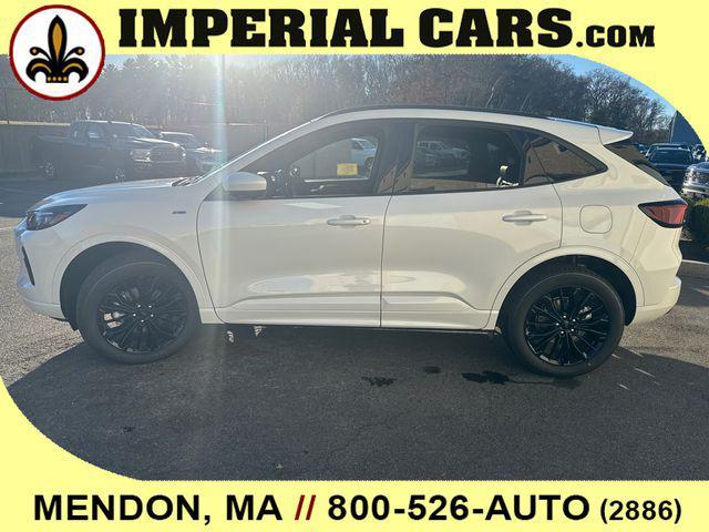 Photo of 2025 Star White Metallic Tri-Coat Ford Escape
