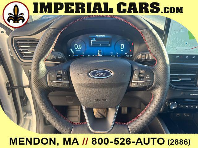 Photo of 2025 Star White Metallic Tri-Coat Ford Escape