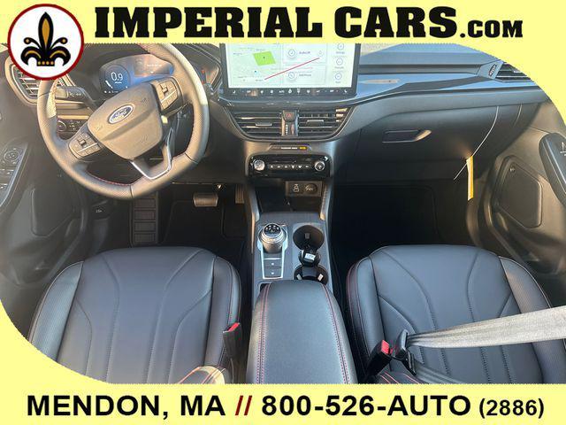 Photo of 2025 Star White Metallic Tri-Coat Ford Escape