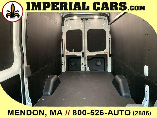 Photo of 2025 Oxford White Ford Transit-250
