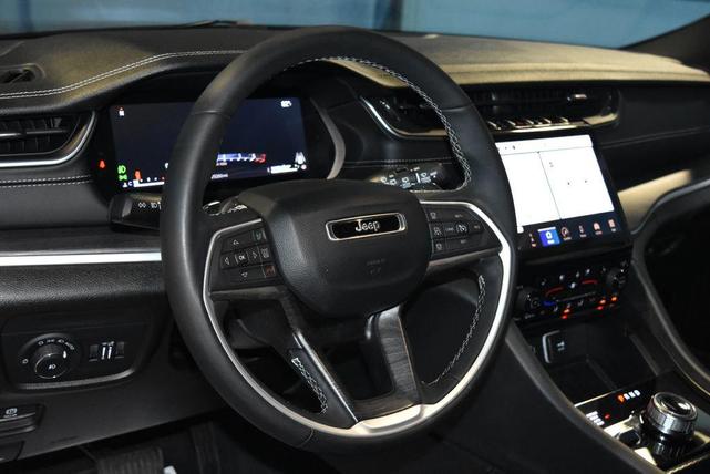 Photo of 2024 Baltic Gray Metallic Clearcoat Jeep Grand Cherokee L