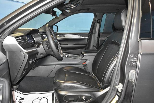 Photo of 2024 Baltic Gray Metallic Clearcoat Jeep Grand Cherokee L