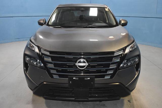 Photo of 2024 Gun Metallic Nissan Rogue