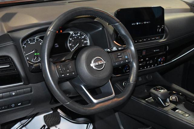 Photo of 2023 Sunset Drift Chromaflair/Super Black Nissan Rogue