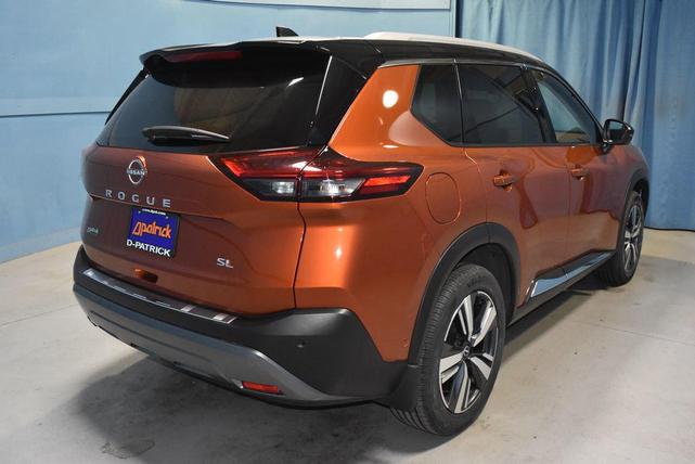 Photo of 2023 Sunset Drift Chromaflair/Super Black Nissan Rogue