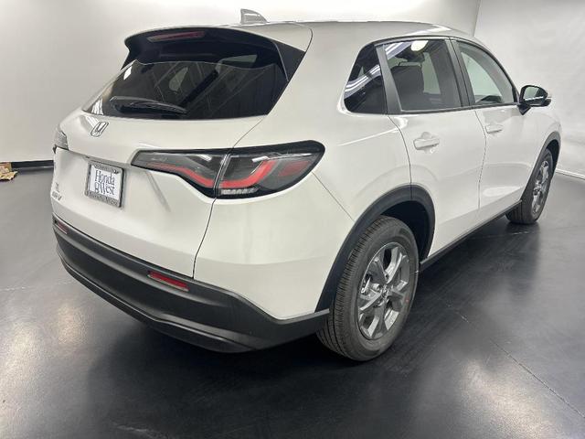 Photo of 2026 Platinum White Pearl Honda HR-V
