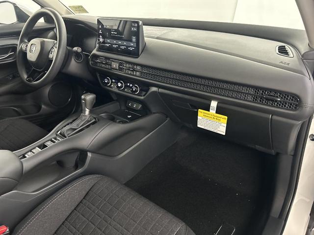 Photo of 2026 Platinum White Pearl Honda HR-V