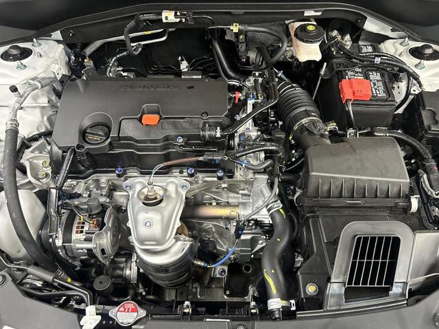 Photo of 2026 Platinum White Pearl Honda HR-V