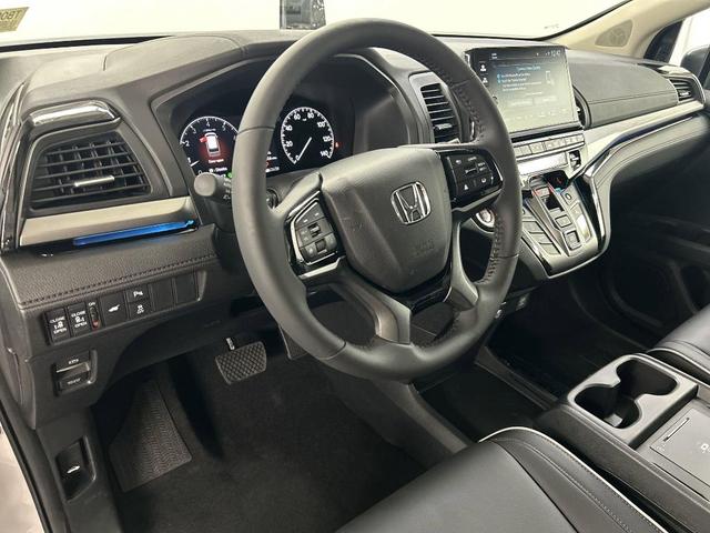 Photo of 2026 Platinum White Pearl Honda Odyssey