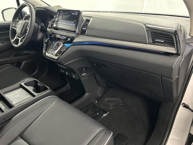 Photo of 2026 Platinum White Pearl Honda Odyssey