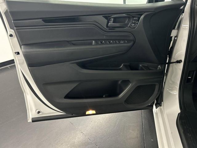 Photo of 2026 Platinum White Pearl Honda Odyssey
