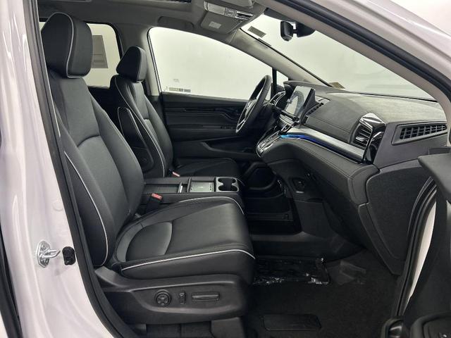 Photo of 2026 Platinum White Pearl Honda Odyssey