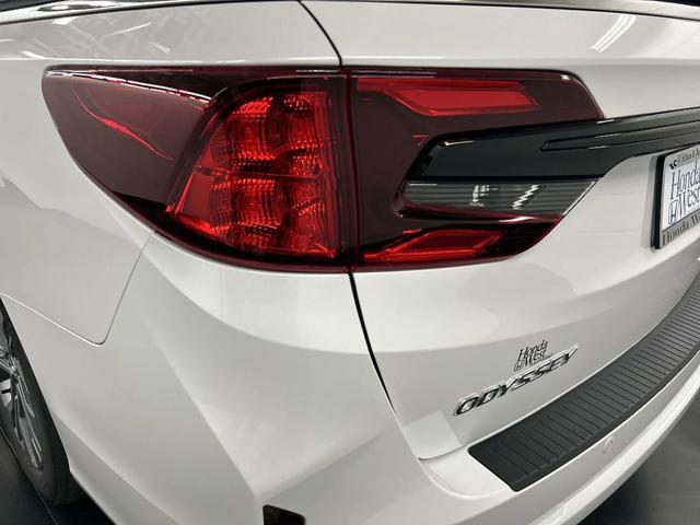 Photo of 2026 Platinum White Pearl Honda Odyssey