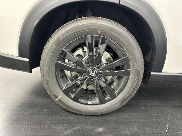 Photo of 2026 Platinum White Pearl Honda HR-V