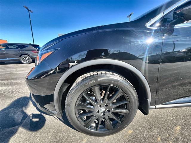 Photo of 2023 Super Black Nissan Murano