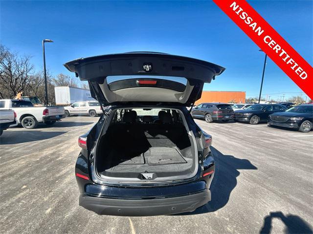 Photo of 2023 Super Black Nissan Murano