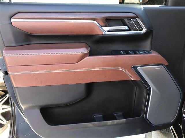 Photo of 2024 Onyx Black GMC Sierra 2500