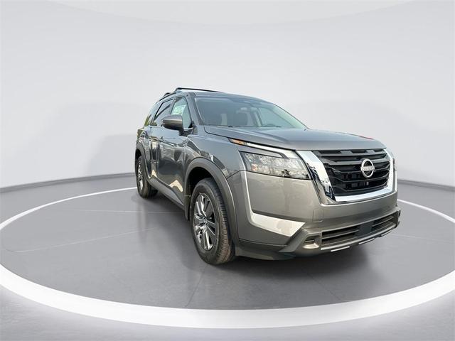 Photo of 2025 Gun Metallic Nissan Pathfinder
