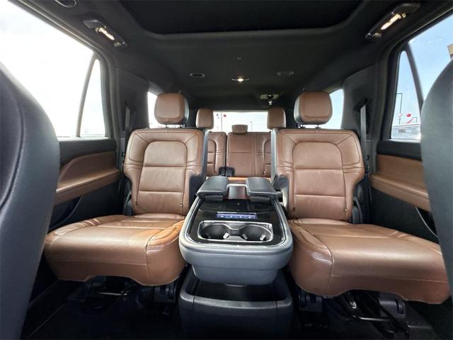 Photo of 2023 White Lincoln Navigator