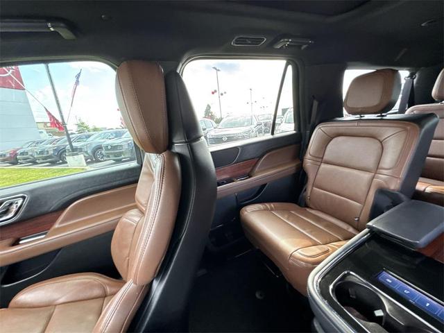 Photo of 2023 White Lincoln Navigator