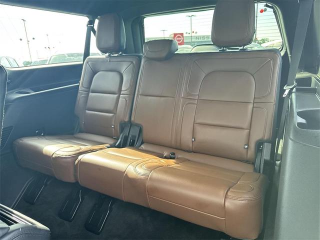 Photo of 2023 White Lincoln Navigator