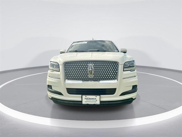 Photo of 2023 White Lincoln Navigator