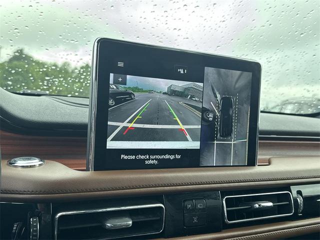 Photo of 2023 White Lincoln Aviator