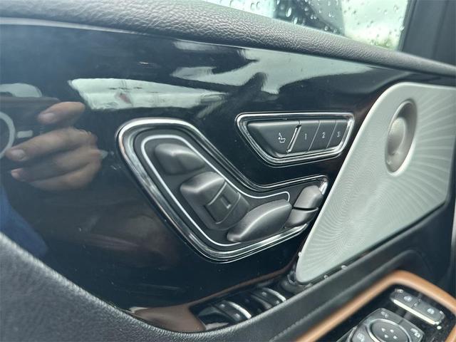 Photo of 2023 White Lincoln Aviator