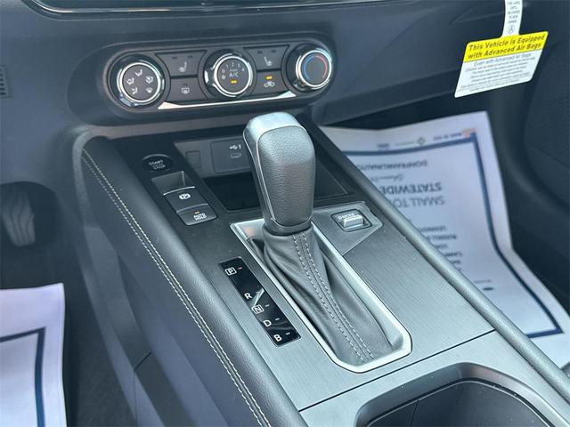 Photo of 2025 Gun Metallic Nissan Kicks