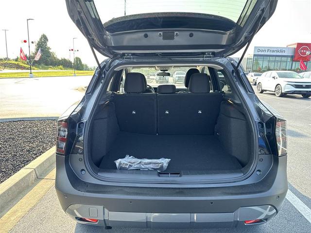 Photo of 2025 Gun Metallic Nissan Kicks