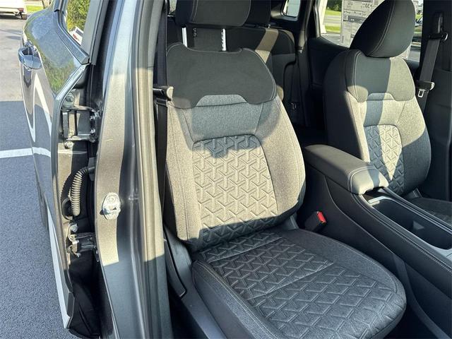 Photo of 2025 Gun Metallic Nissan Kicks