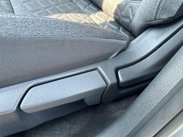 Photo of 2025 Gun Metallic Nissan Kicks