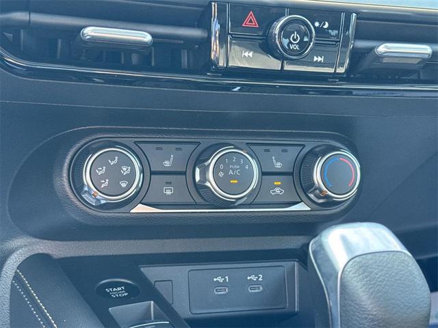 Photo of 2025 Gun Metallic Nissan Kicks