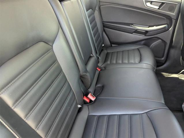 Photo of 2024 Oxford White Ford Edge