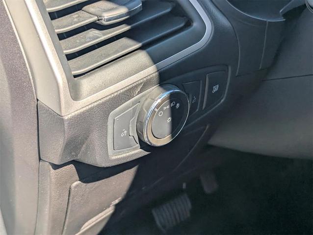 Photo of 2024 Oxford White Ford Edge