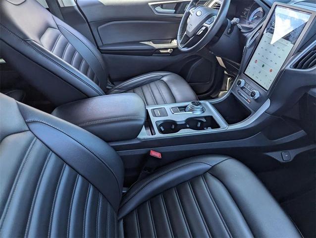 Photo of 2024 Oxford White Ford Edge