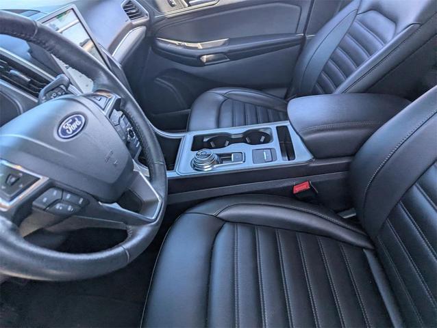 Photo of 2024 Oxford White Ford Edge