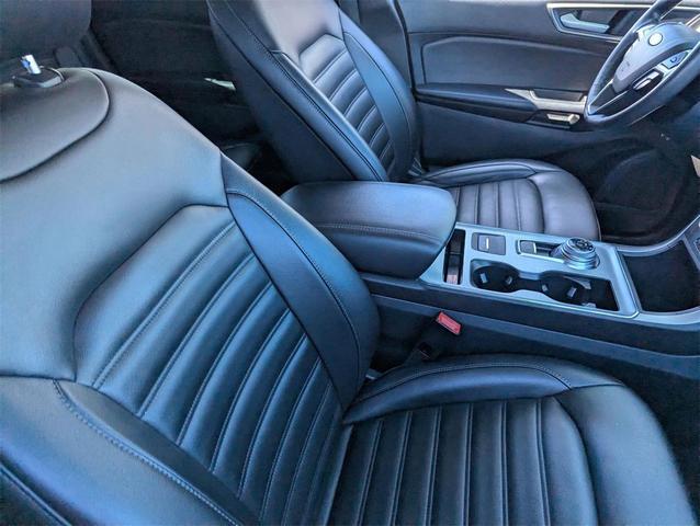 Photo of 2024 Oxford White Ford Edge