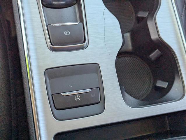 Photo of 2024 Oxford White Ford Edge